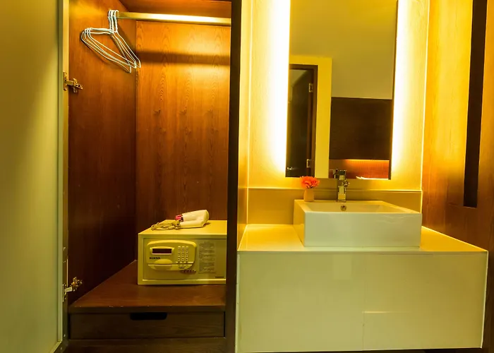 Hotel Collection O The Airport Link